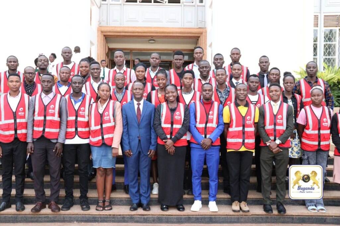 Hon. Robert Serwanga, Buganda’s Minister for Youth, with some of the youth who have been offered job placements by Airtel Hon. Robert Serwanga, Buganda’s Minister for Youth, with some of the youth who have been offered job placements by Airtel